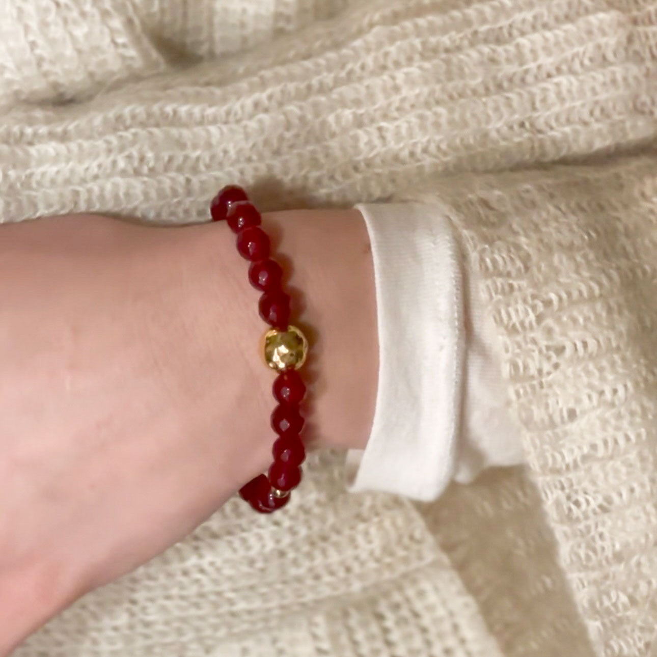 Armbånd med halvedelstener - Rød granat