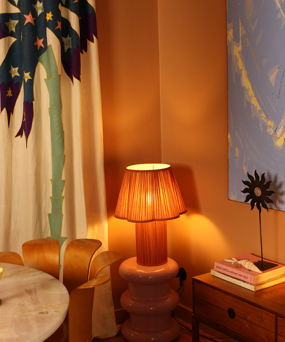 Eksklusiv silkelampe i bronsefarge 