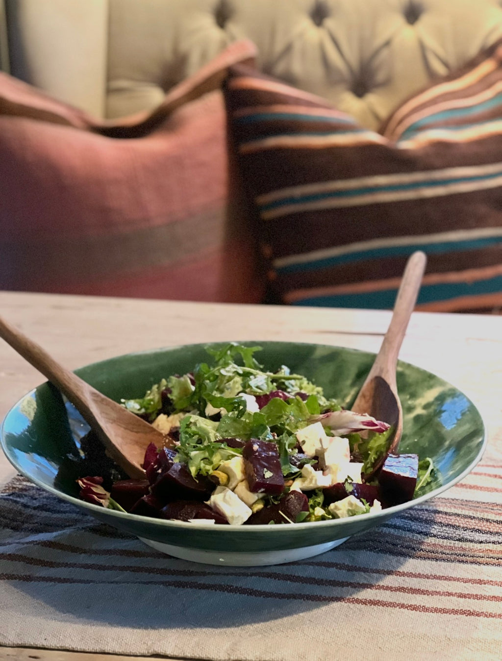 Salatbestikk i tre i salatskål