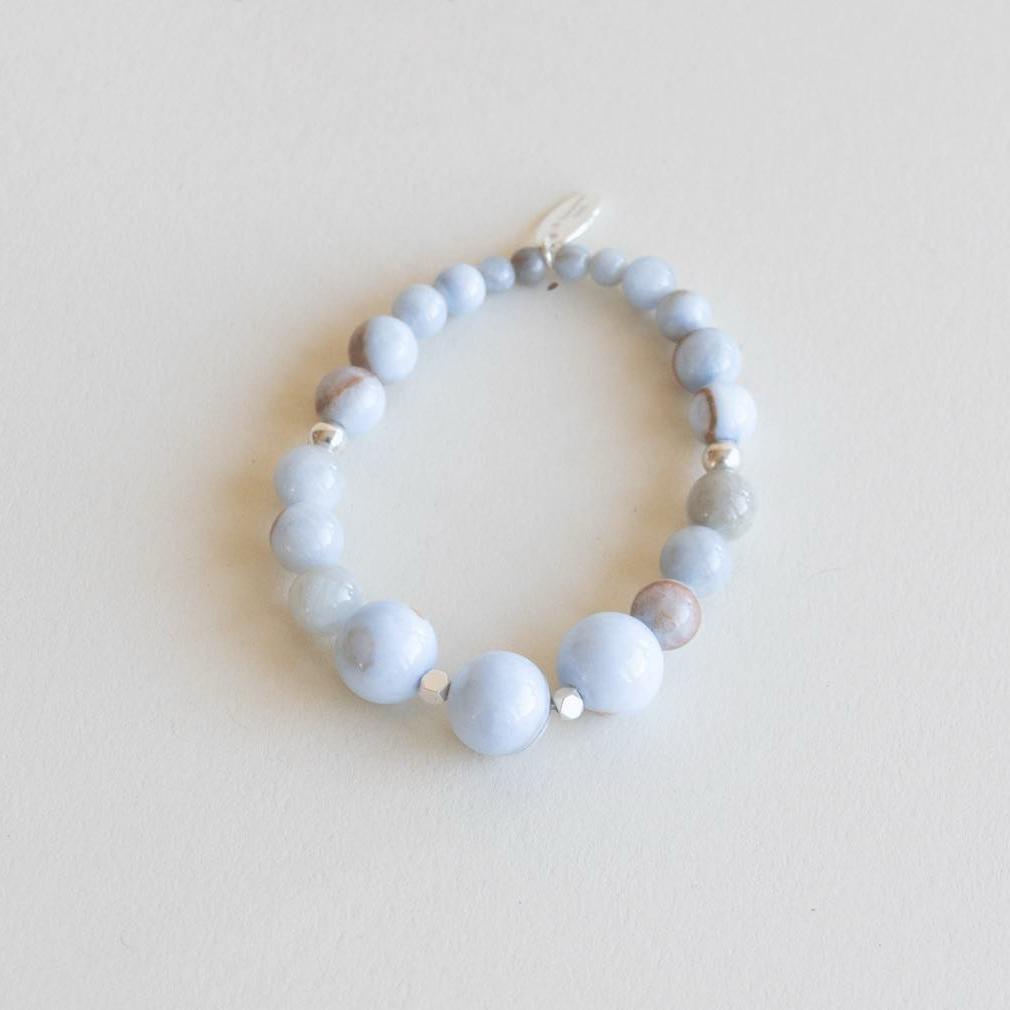 Armbånd med halvedelstener - Lys blå persisk agat