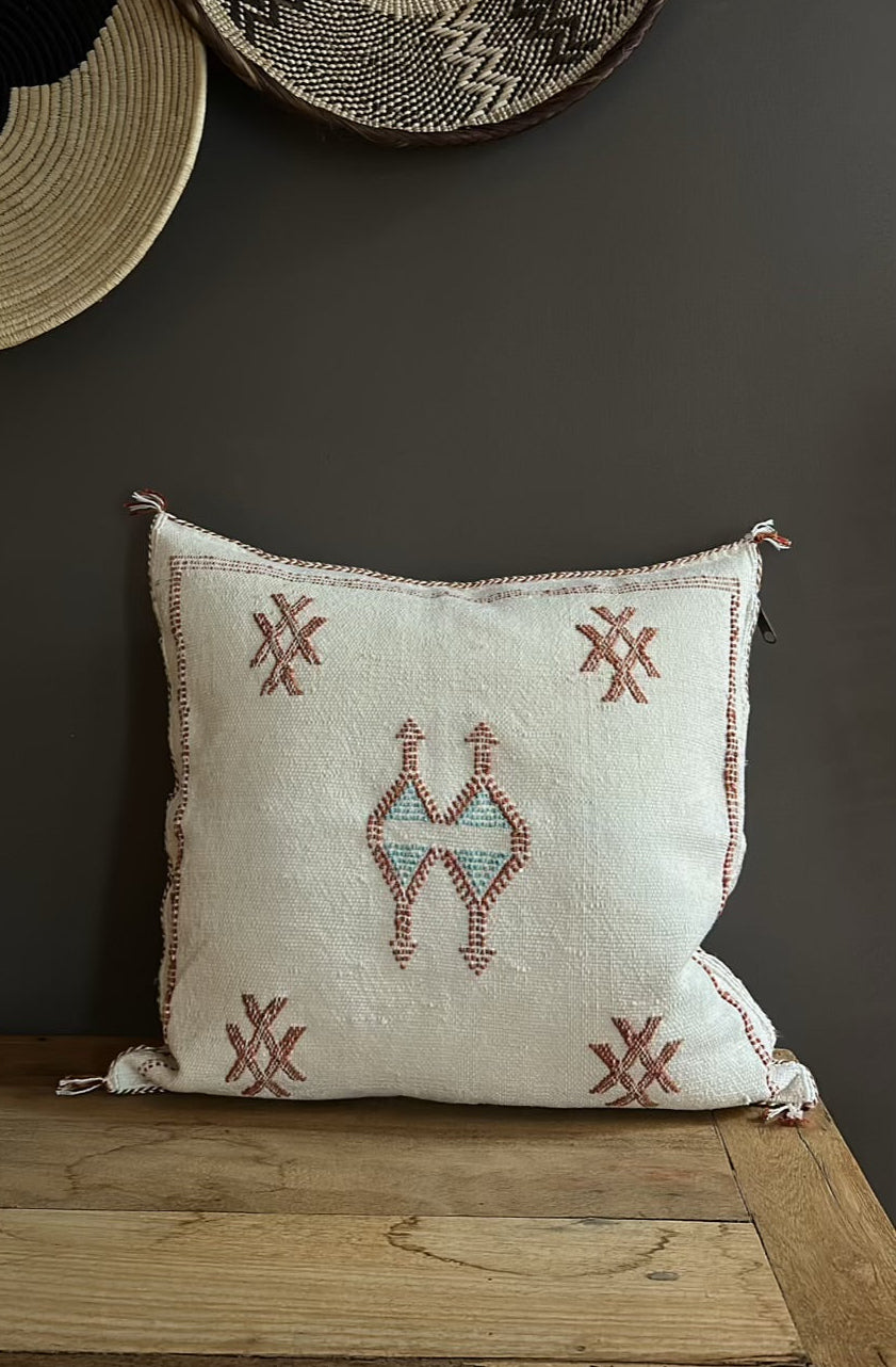 Marokkansk putetrekk i hvitt