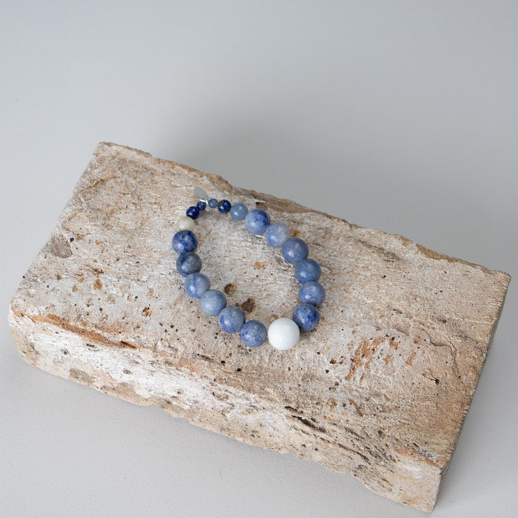 Armbånd med halvedelstener - Blå og hvit agat