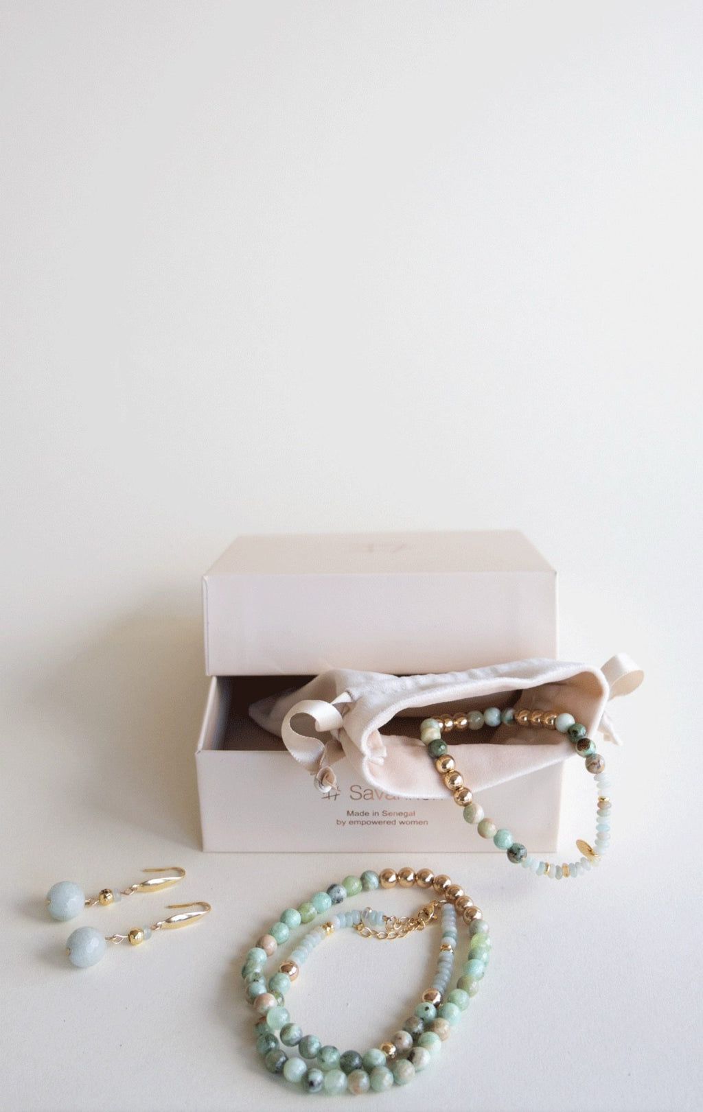 Armbånd med halvedelstener - Lys grønn angelitt