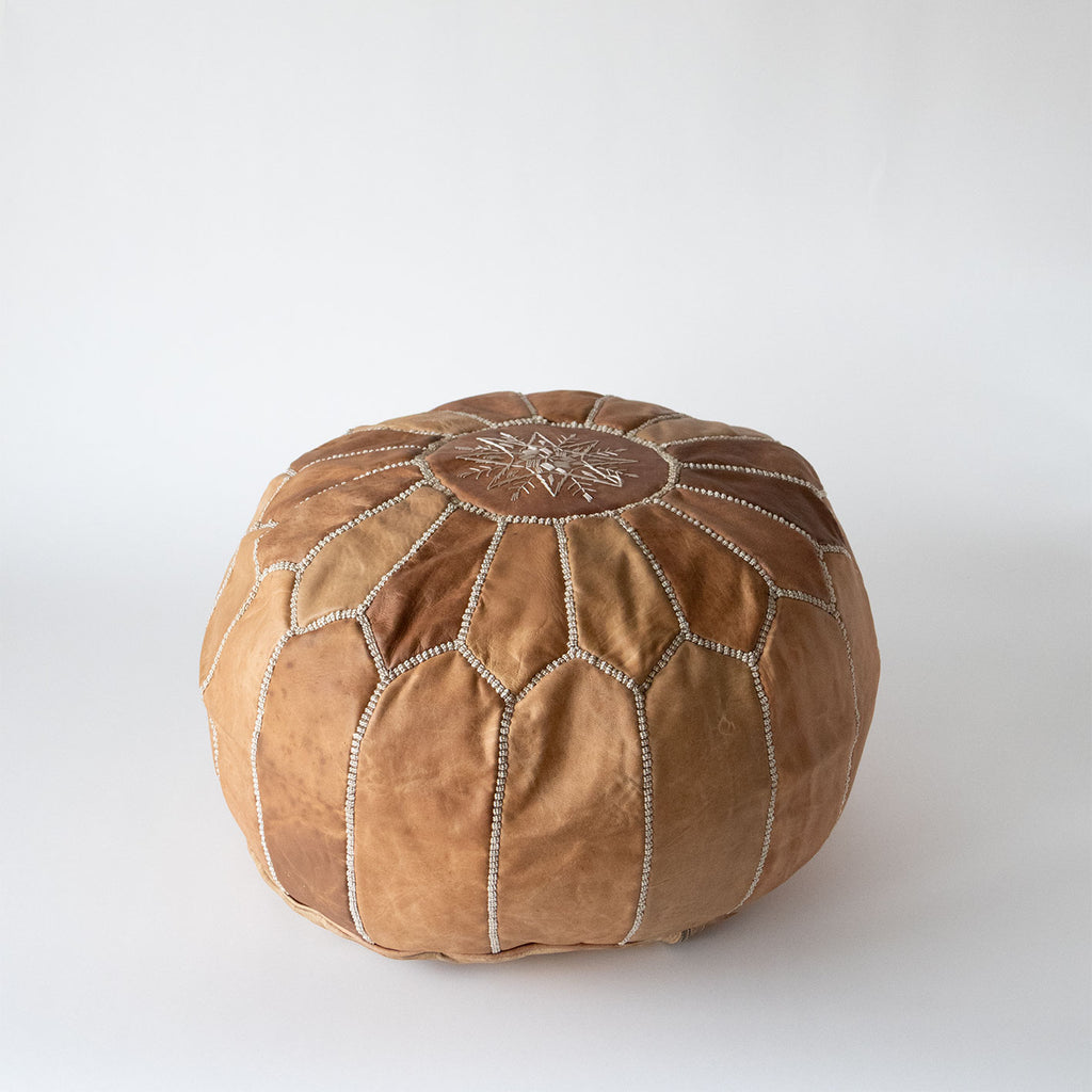 Marokkansk skinnpuff i lys brun
