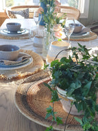 Spisebrikke med frynsekant i natur