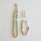 Halskjede med halvedelstener - Lys grønn angelitt