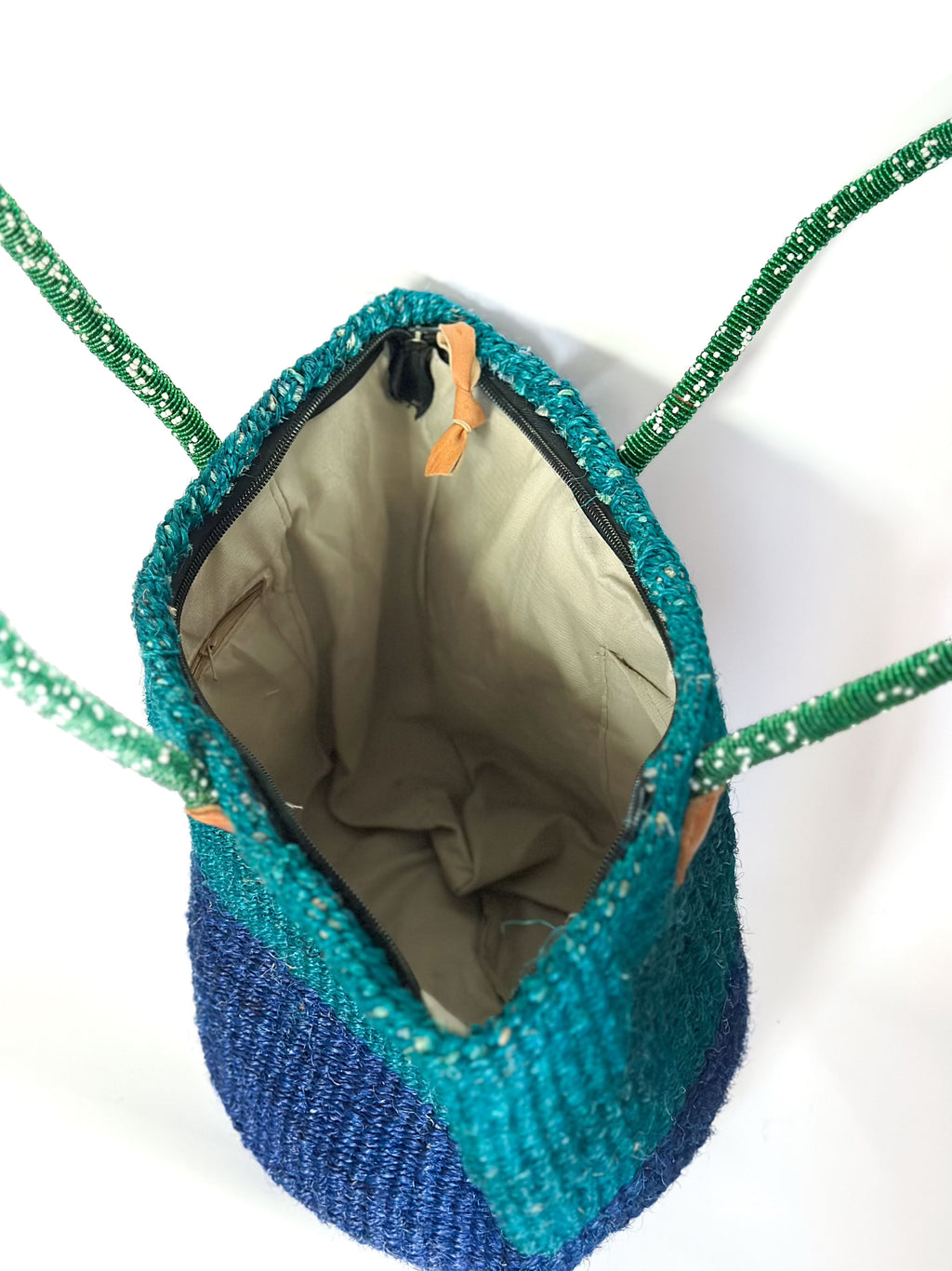 Blå skulderveske i sisal