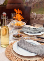 Spisebrikke med frynsekant i natur