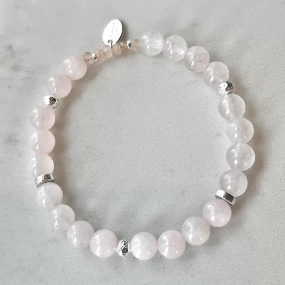 Armbånd med halvedelstener - Rosenkvarts og hvit månesten