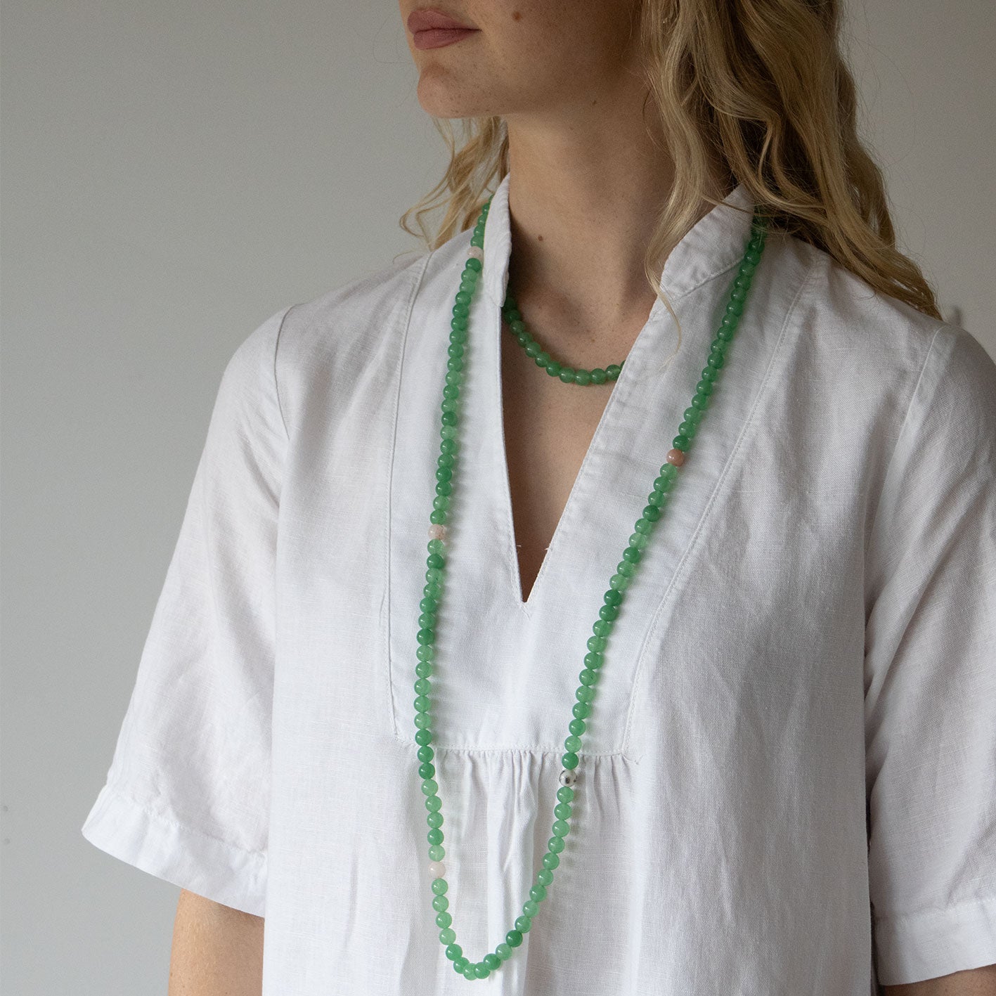 Halskjede med halvedelstener - Lys grønn jade