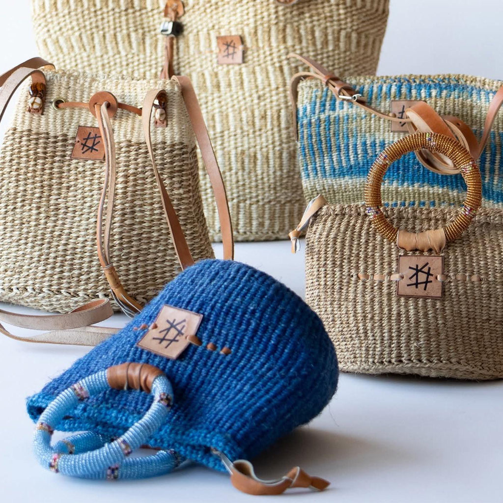 Liten veske med perlehåndtak