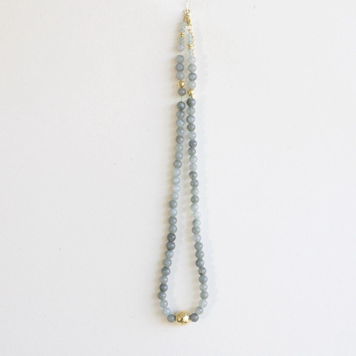 Halskjede med halvedelstener - Jade