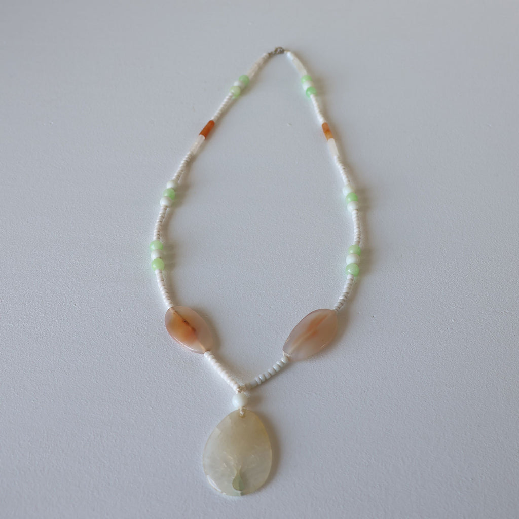 Halskjede med halvedelstener - Agat