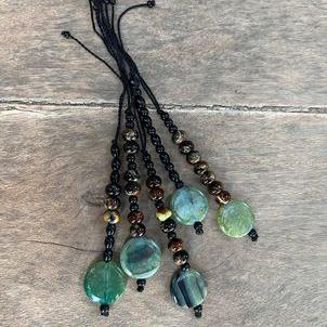 SELMA veske i sort med anheng