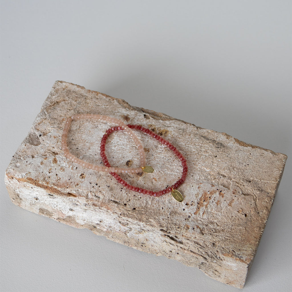 Armbånd med halvedelstener - Rosenkvarts