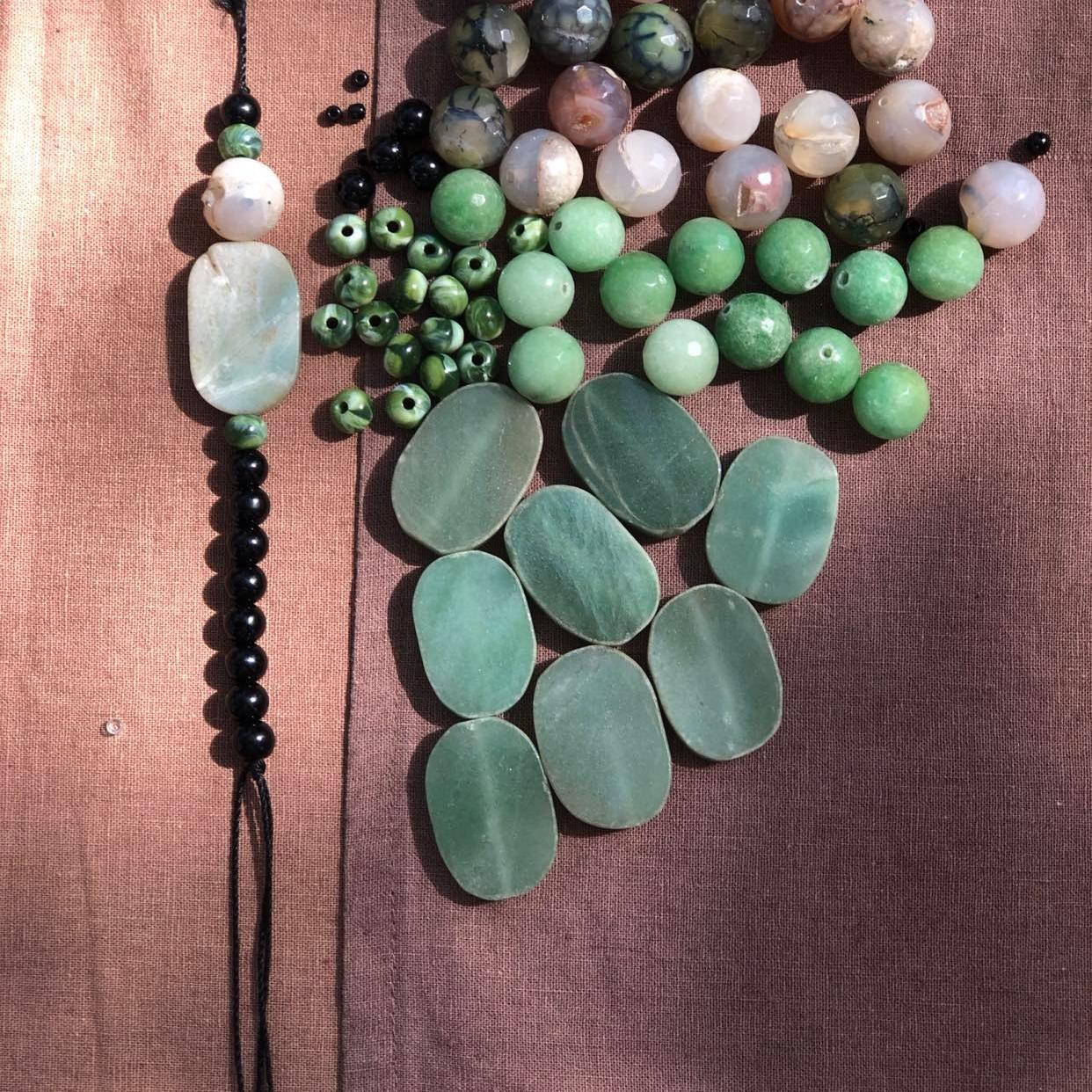 KAREN veske i natur og sort med anheng