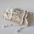 Halskjede med halvedelstener - Hvit agat