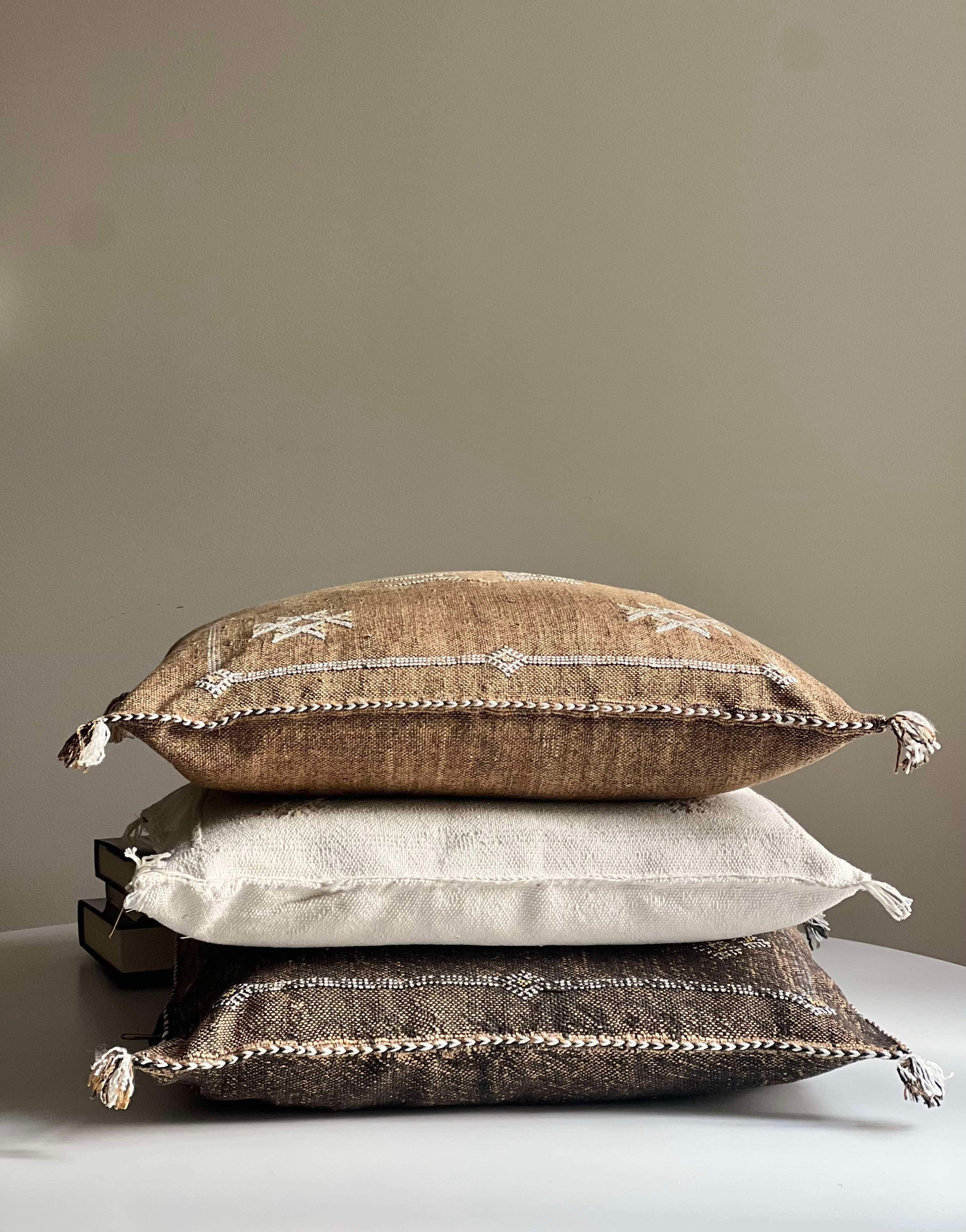 Marokkansk putetrekk brun i kaktussilke 50x50