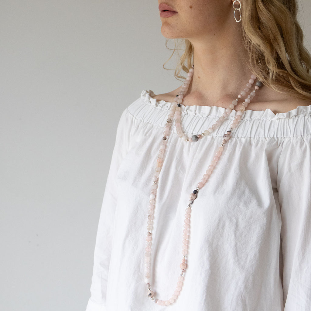 Halskjede med halvedelstener - Rosenkvarts