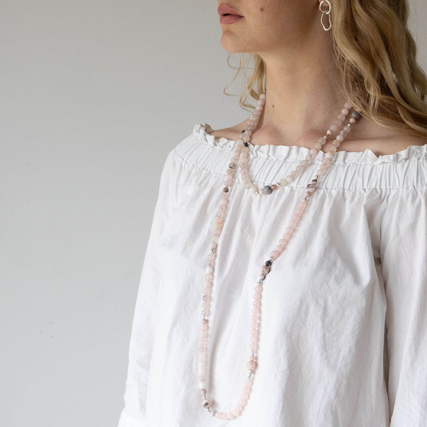 Halskjede med halvedelstener - Rosenkvarts