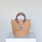 Liten veske med perlehåndtak