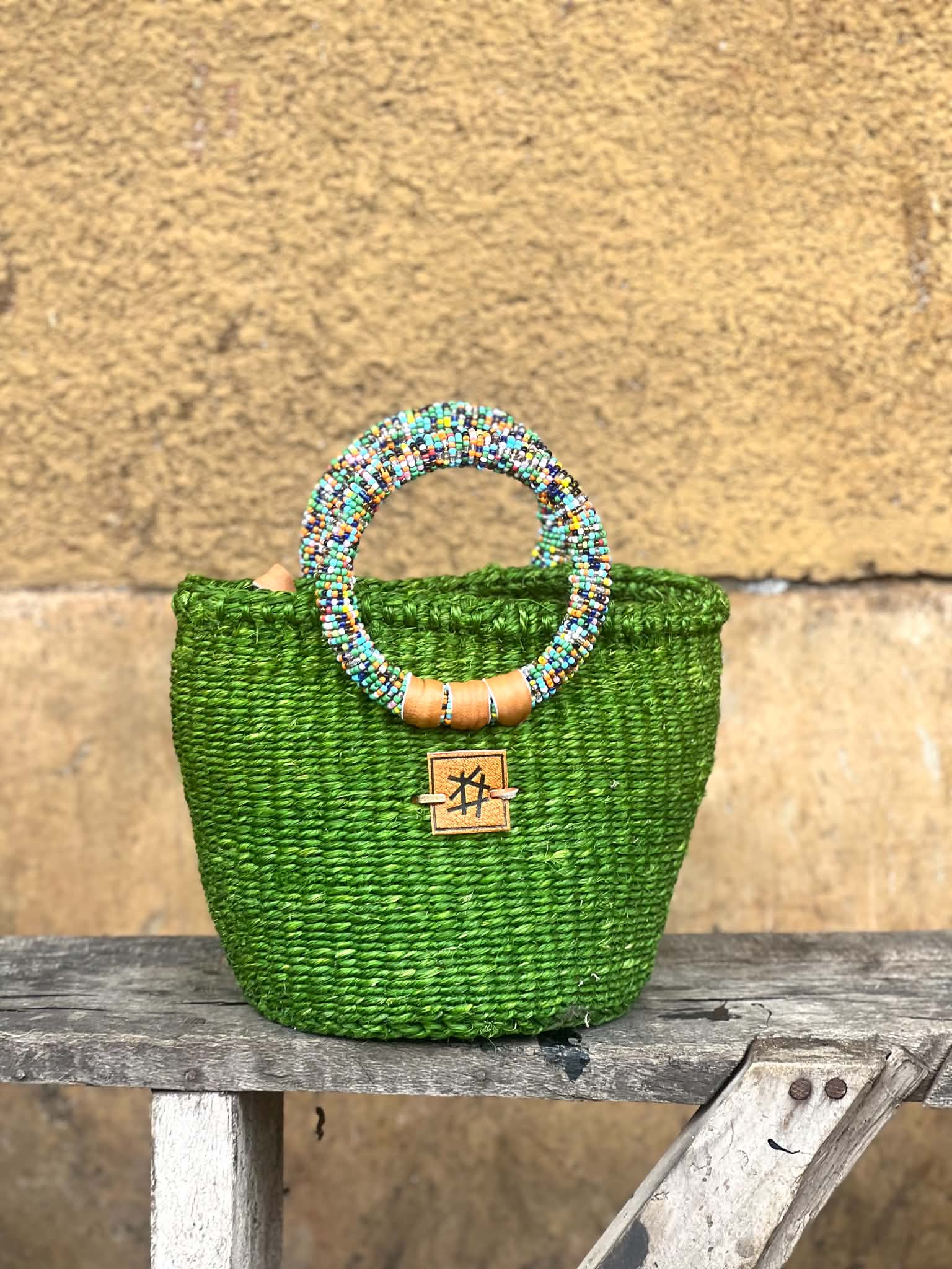Small bag with pearl handle