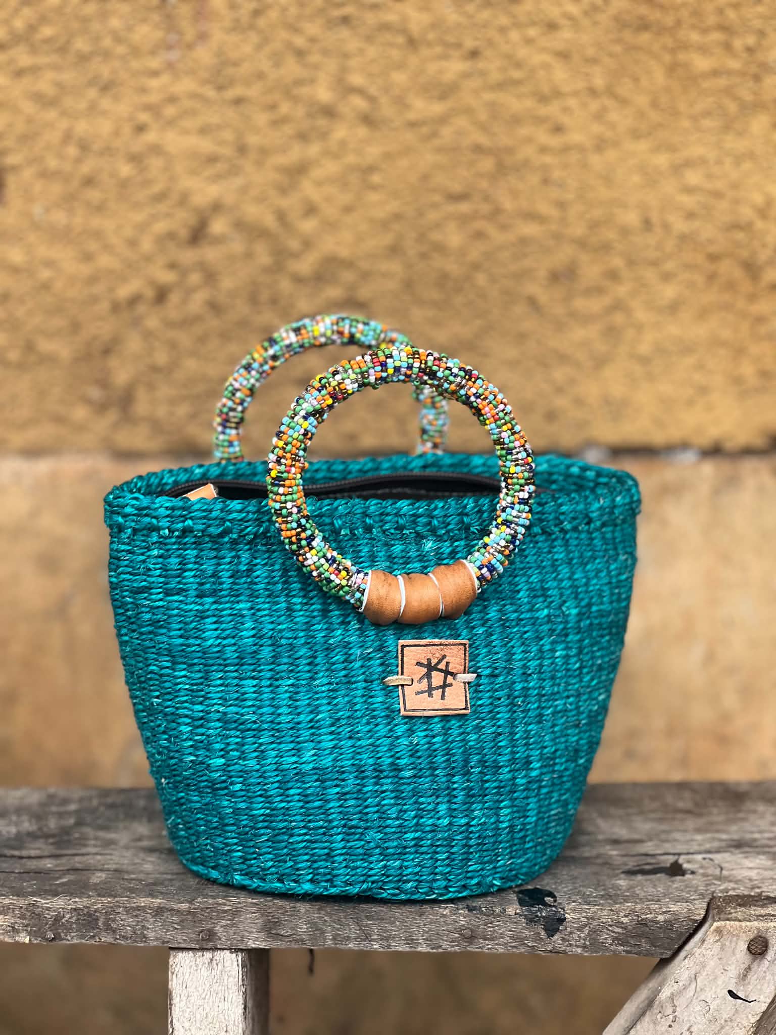 Small bag with pearl handle