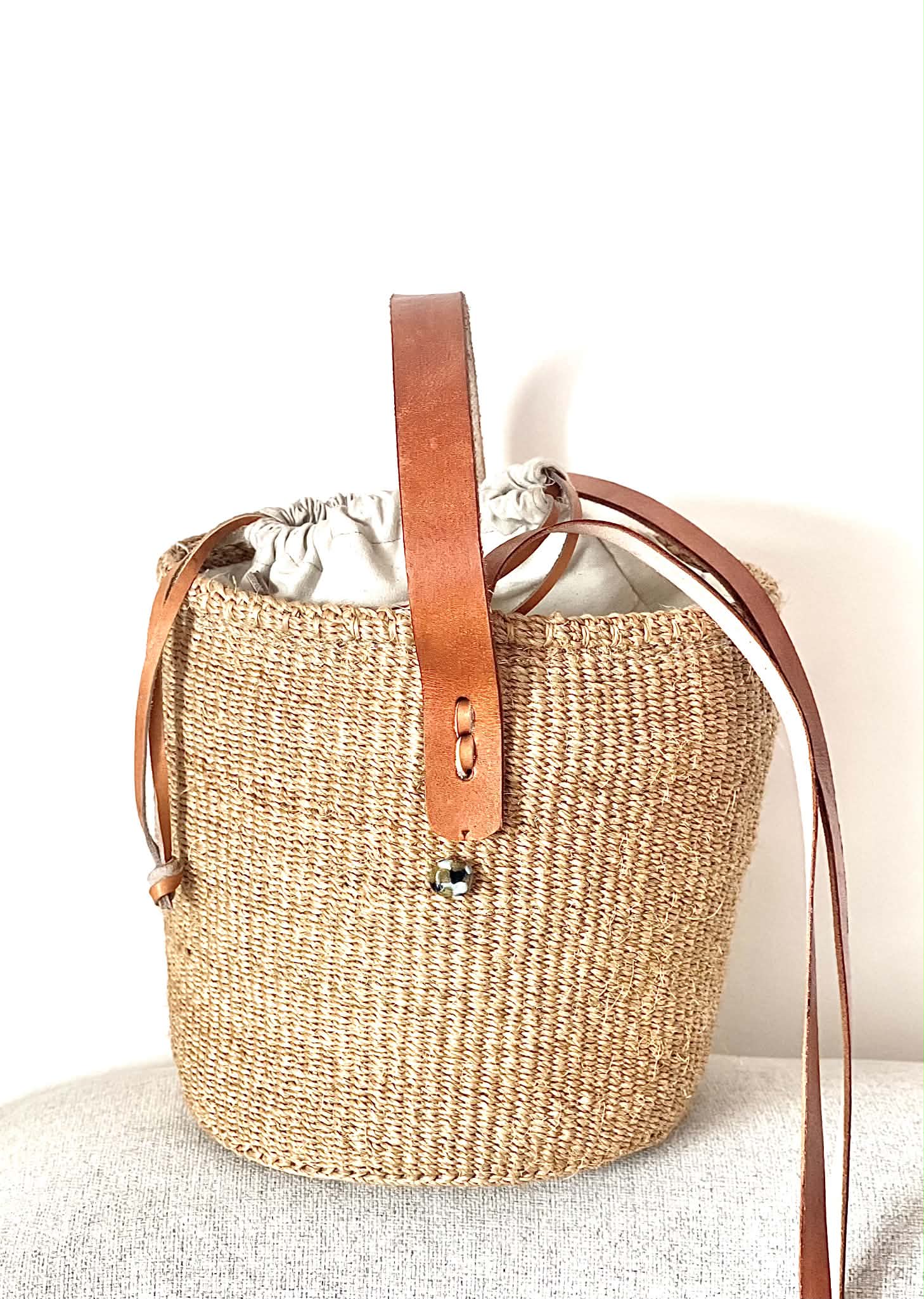 Bucket-bag veske i sisal