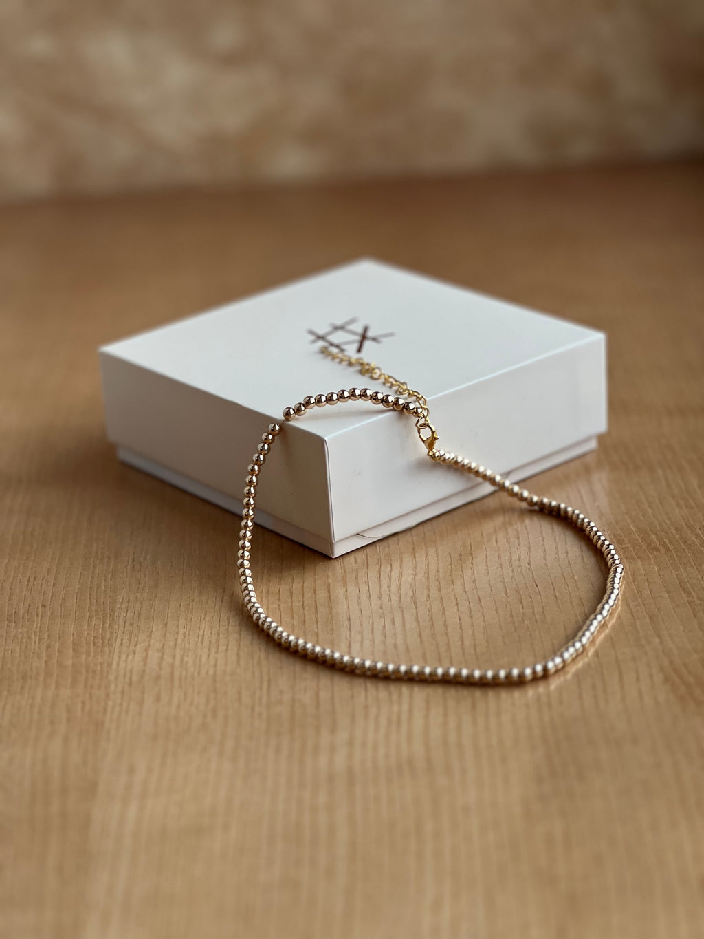 Halskjede med halvedelstener - Forgylt hematitt