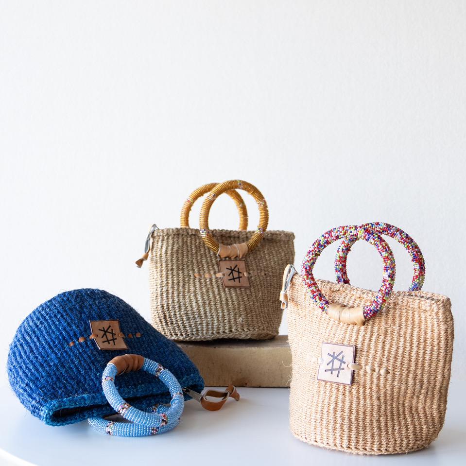 Liten veske med perlehåndtak