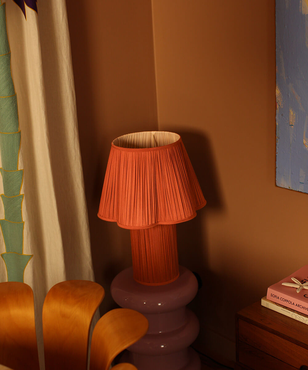 Eksklusiv silkelampe i bronsefarge 