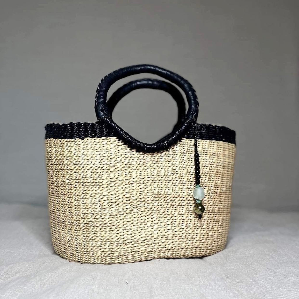 KAREN veske i natur og sort med anheng