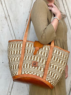 Skulderveske i sisal og skinn - Designet av Savannen