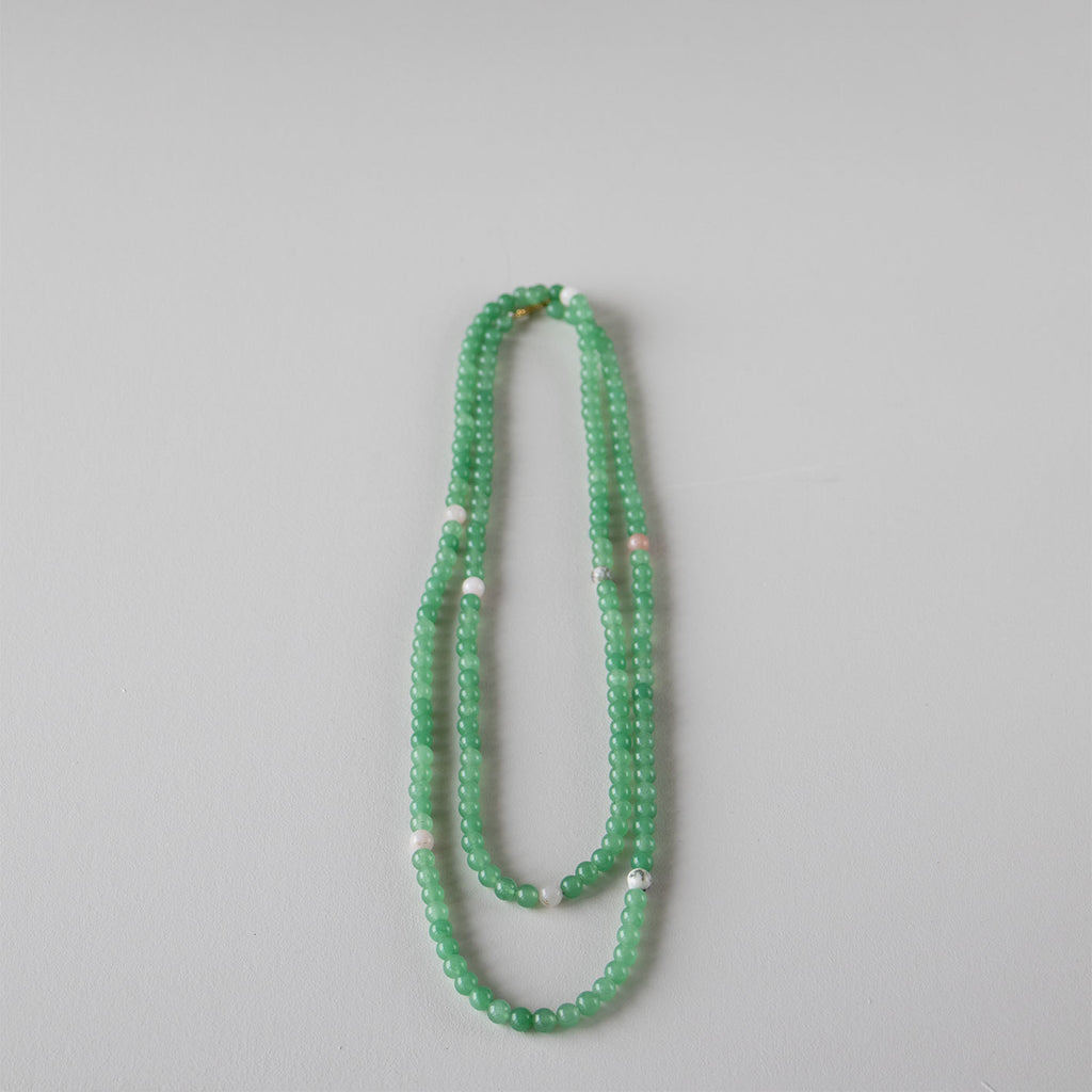 Halskjede med halvedelstener - Lys grønn jade