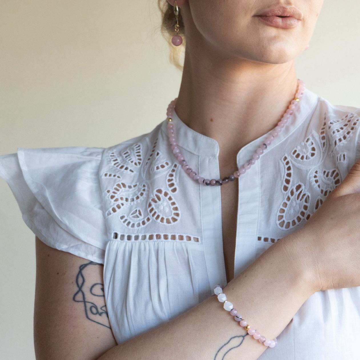 Armbånd med halvedelstener - Rosenkvarts og hvit månesten