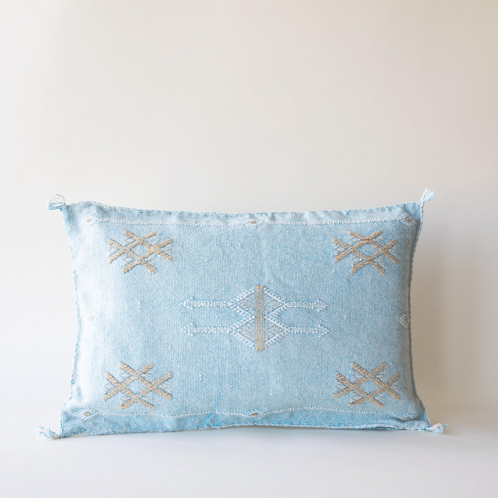 Marokkansk putetrekk i lys turkis agavesilke 40x60