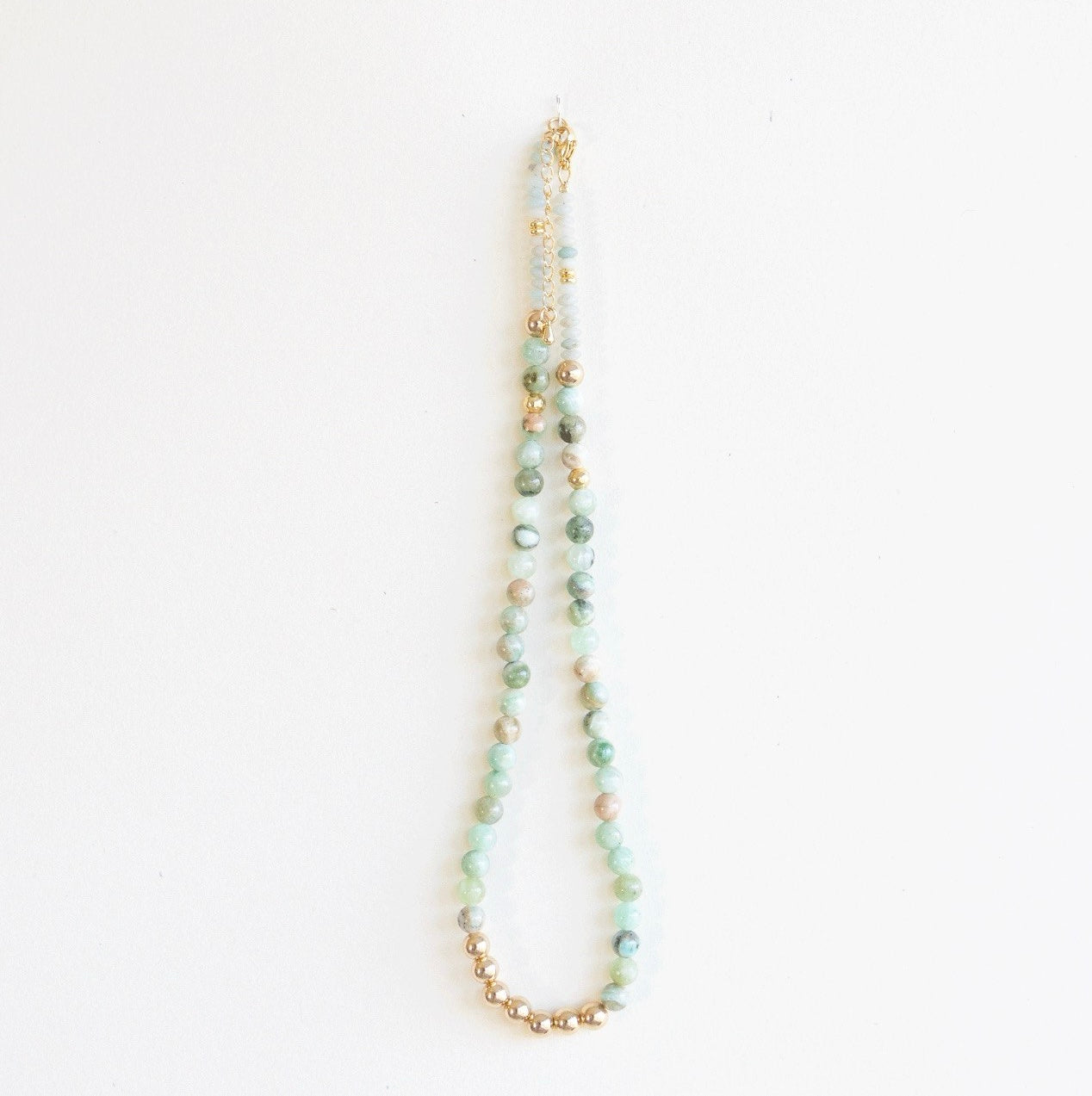 Halskjede med halvedelstener - Lys grønn angelitt