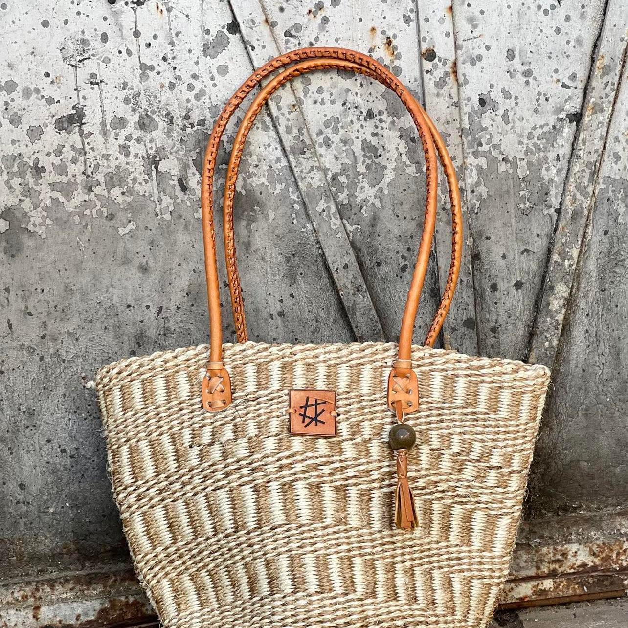 Veske i sisal fra Kenya med tassel