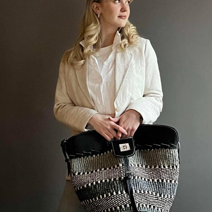 Stor skulderveske i sisal og skinn - Designet av Savannen