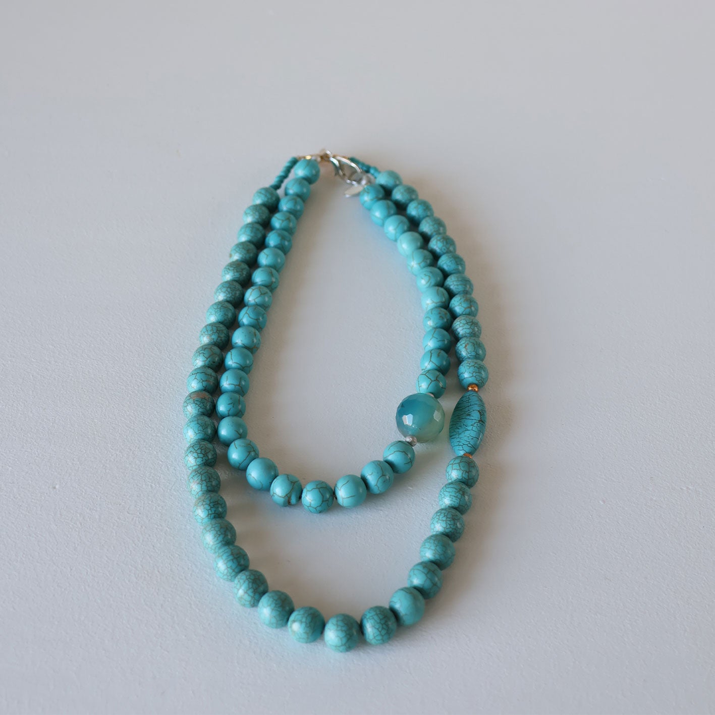 Halskjede med halvedelstener - Turkis