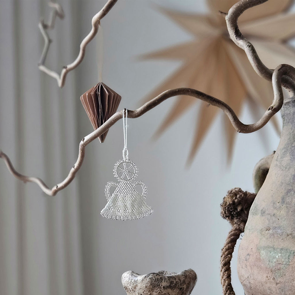 Perlet Engel - Hvit med sølv detaljer