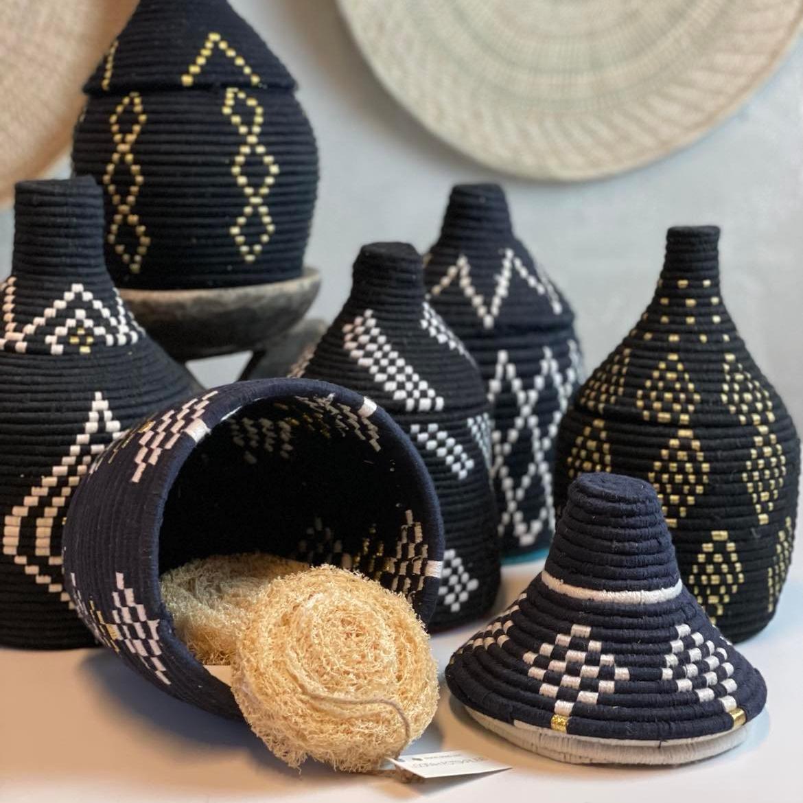 Berberkurv sort og hvit