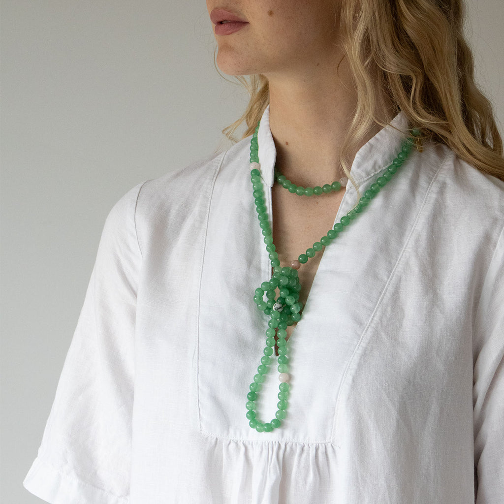 Halskjede med halvedelstener - Lys grønn jade