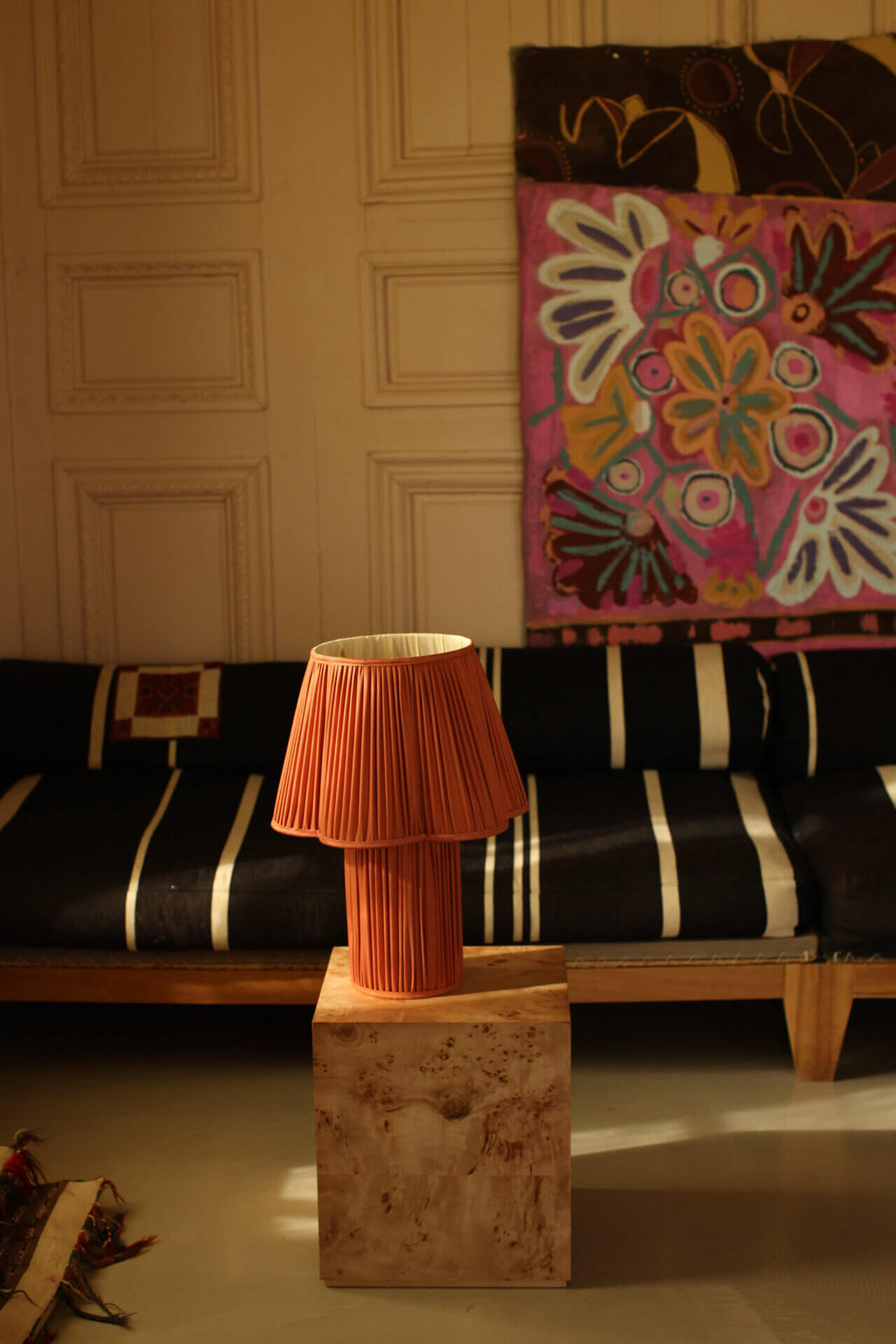 Eksklusiv silkelampe i bronsefarge 