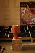 Eksklusiv silkelampe i bronsefarge 