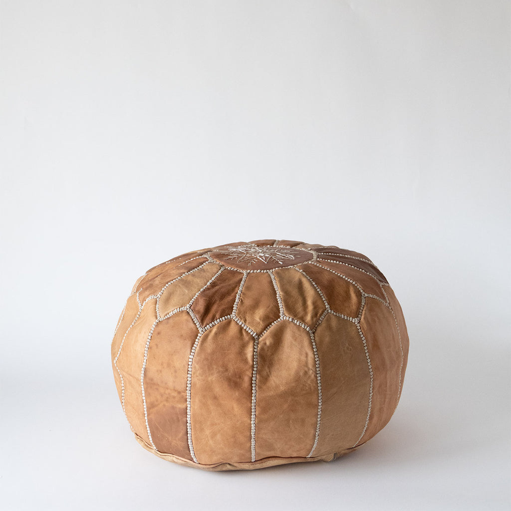 Marokkansk skinnpuff i lys brun