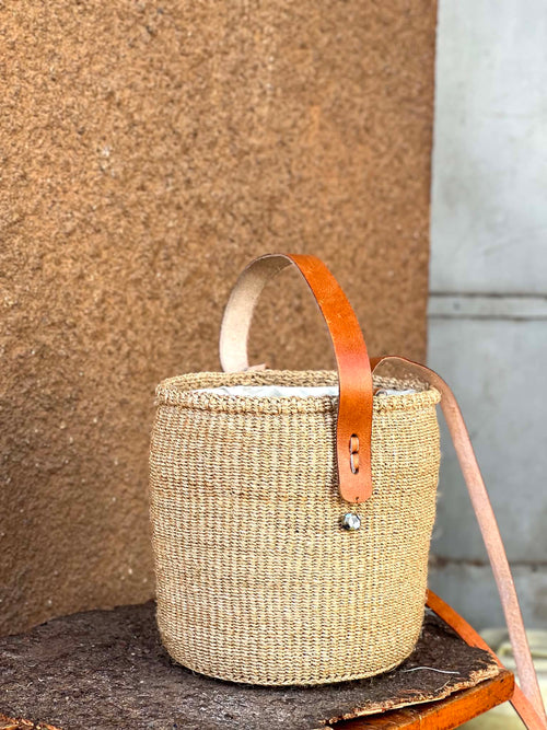 Bucket-bag veske i sisal