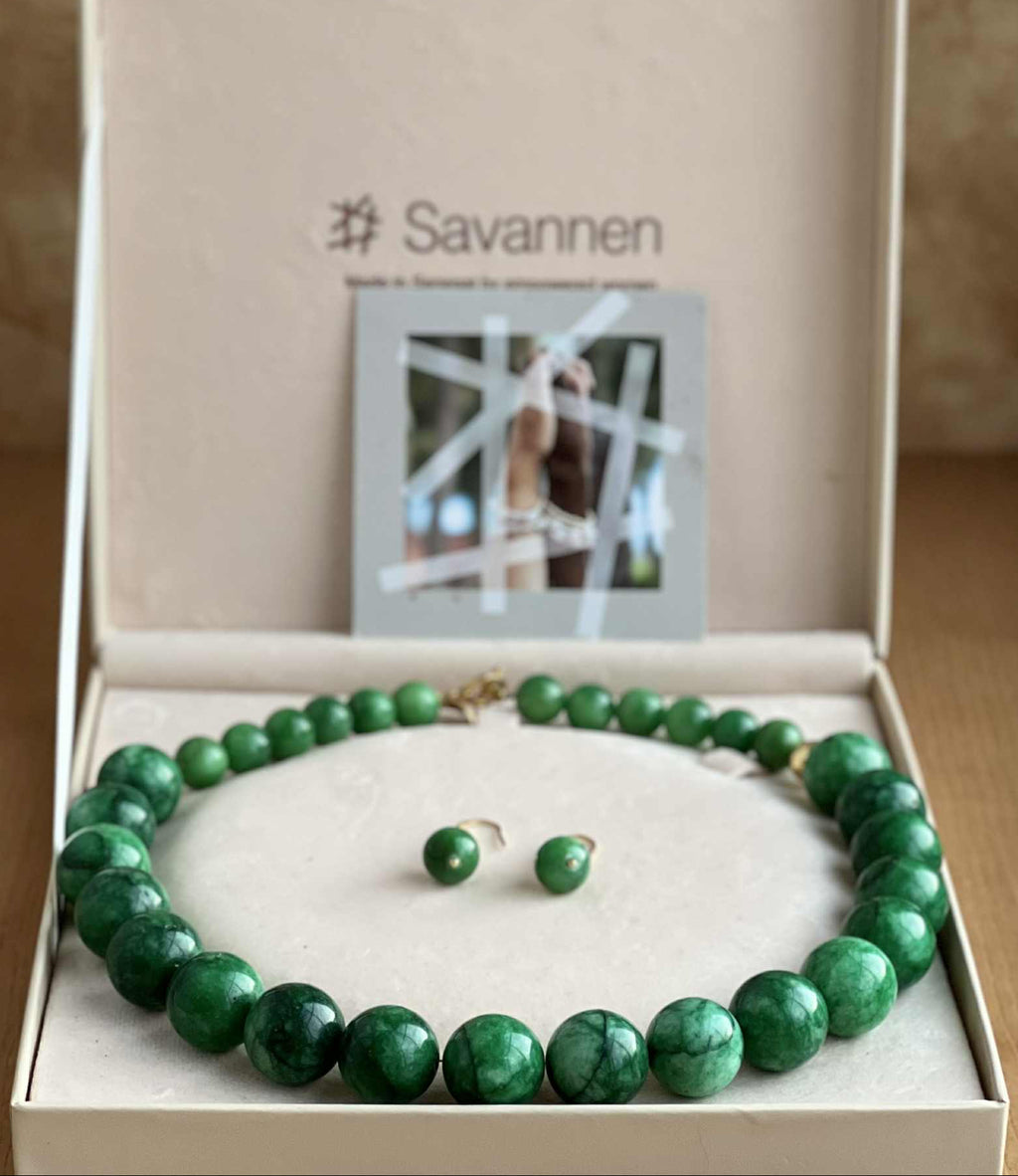 Halskjede med halvedelstener - Grønn jade