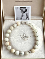 Halskjede med halvedelstener - Hvit agat