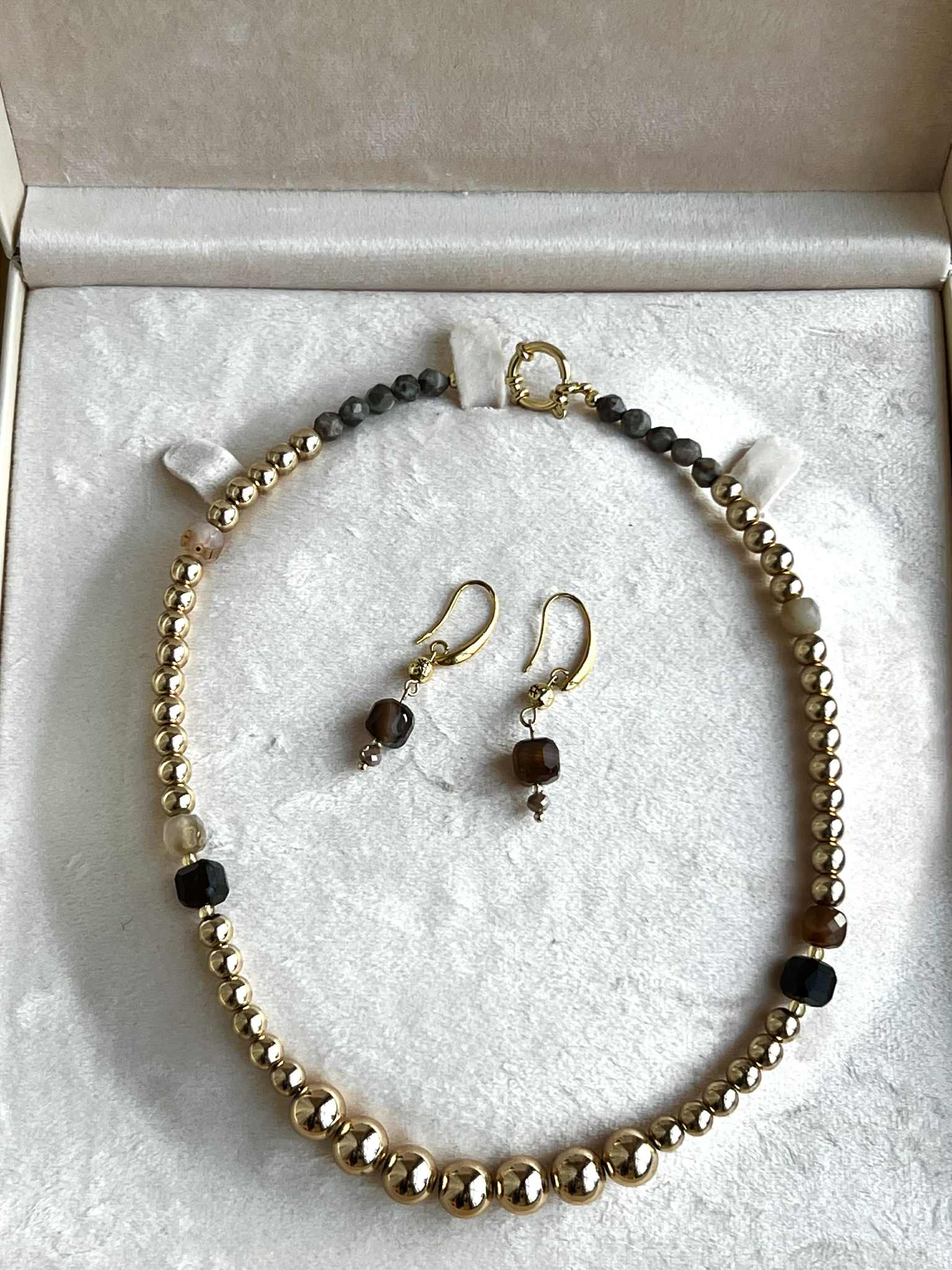 Øredobber med halvedelstener - Tigerøye